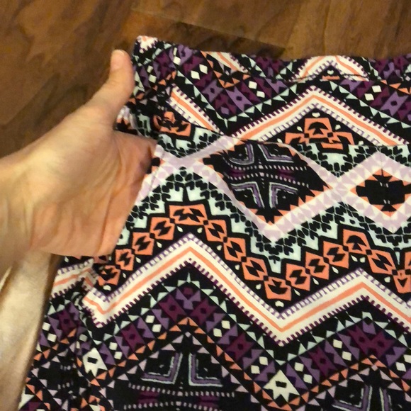 Express comfortable flowy tribal print shorts - Picture 3 of 6